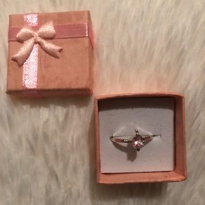 Plated Sterling silver ring w/ pink crystal 💖